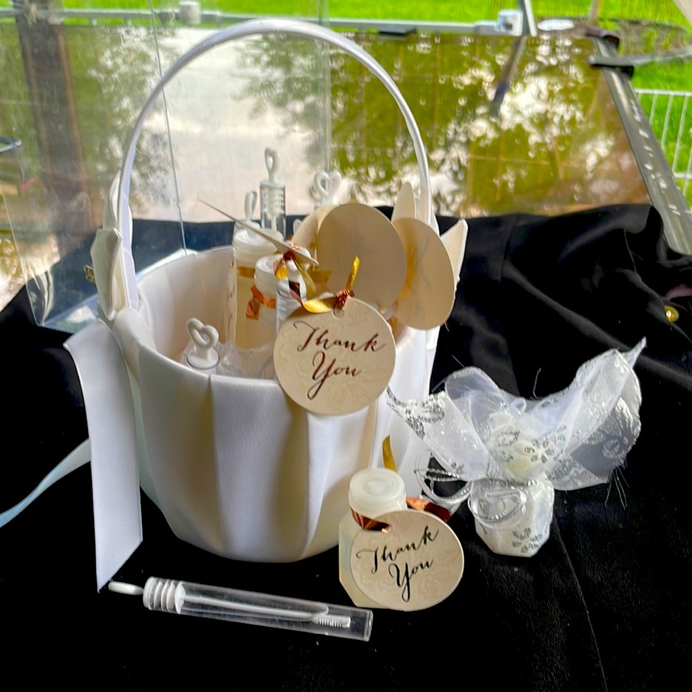 Brand-new flower girl basket. Bubble containers included.